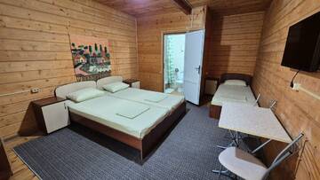 Трехместный номер с раздельными кроватями в Гостевом доме Мама Джан