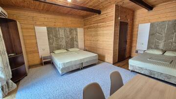 Четырехместный номер с раздельными кроватями в Гостевом доме Мама Джан