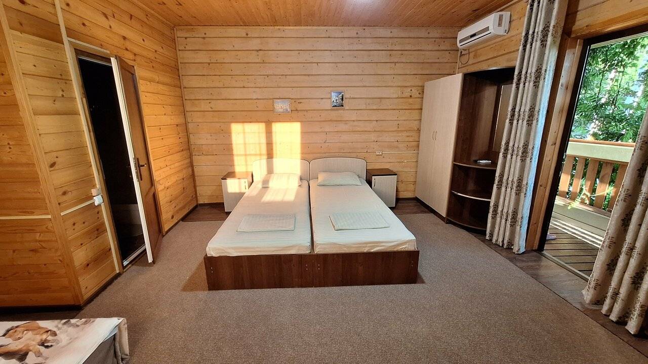 Фотографии номера Четырехместный номер с раздельными кроватями в Гостевом доме Мама Джан Архипо-Осиповка