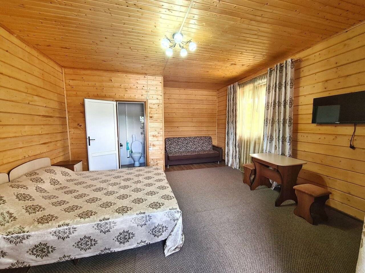 Фотографии номера Четырехместный номер с раздельными кроватями в Гостевом доме Мама Джан Архипо-Осиповка