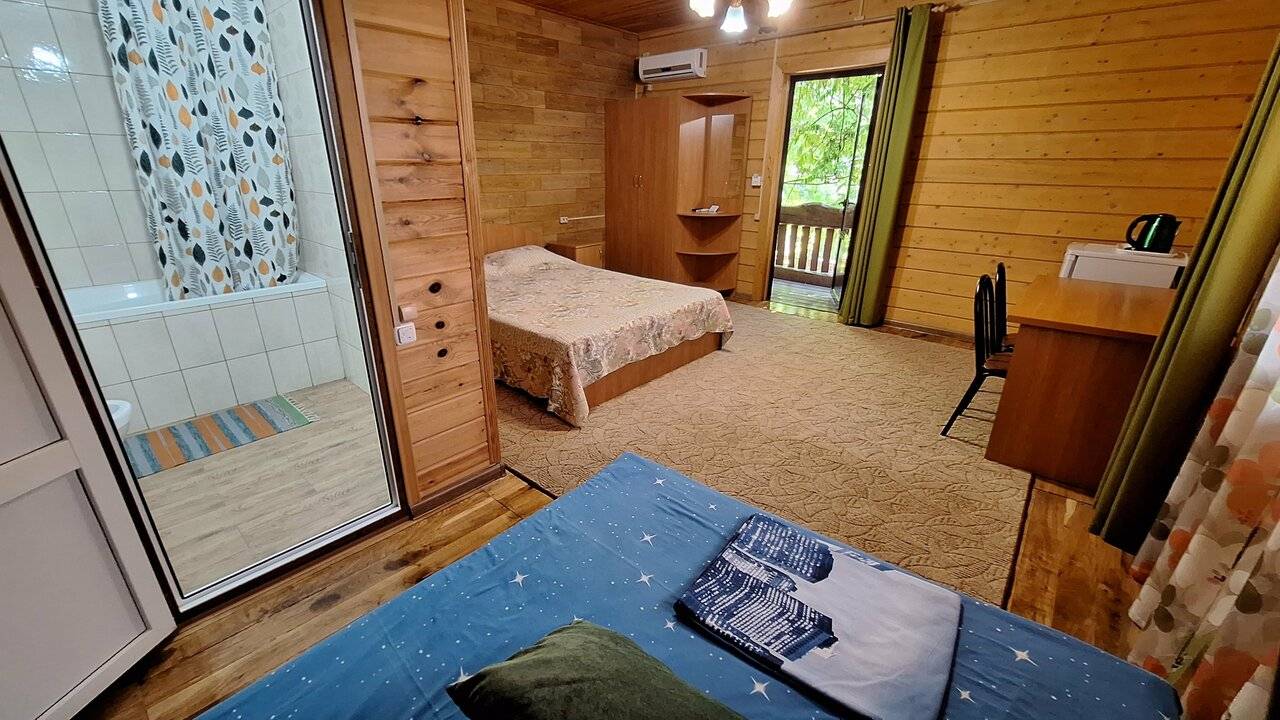 Фотографии номера Четырехместный номер в Гостевом доме Мама Джан Архипо-Осиповка