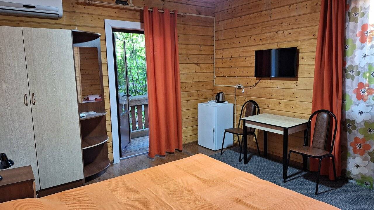 Фотографии номера Трехместный номер с раздельными кроватями в Гостевом доме Мама Джан Архипо-Осиповка