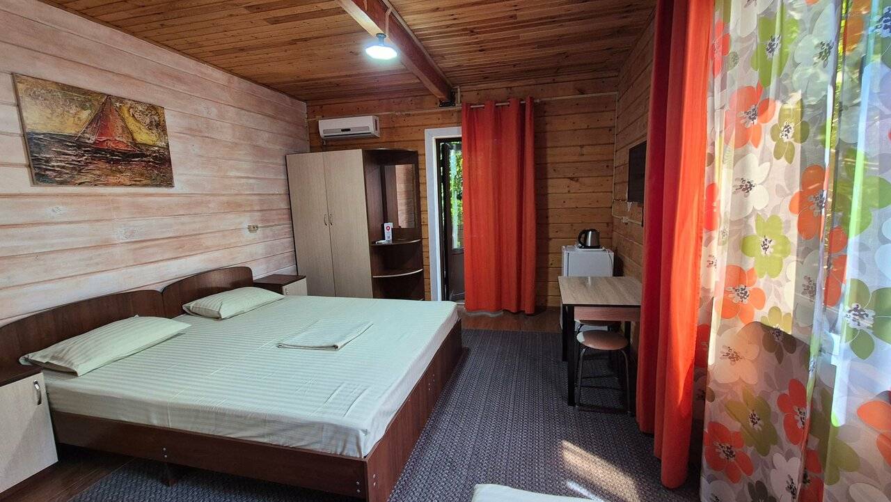 Фотографии номера Трехместный номер с раздельными кроватями в Гостевом доме Мама Джан Архипо-Осиповка