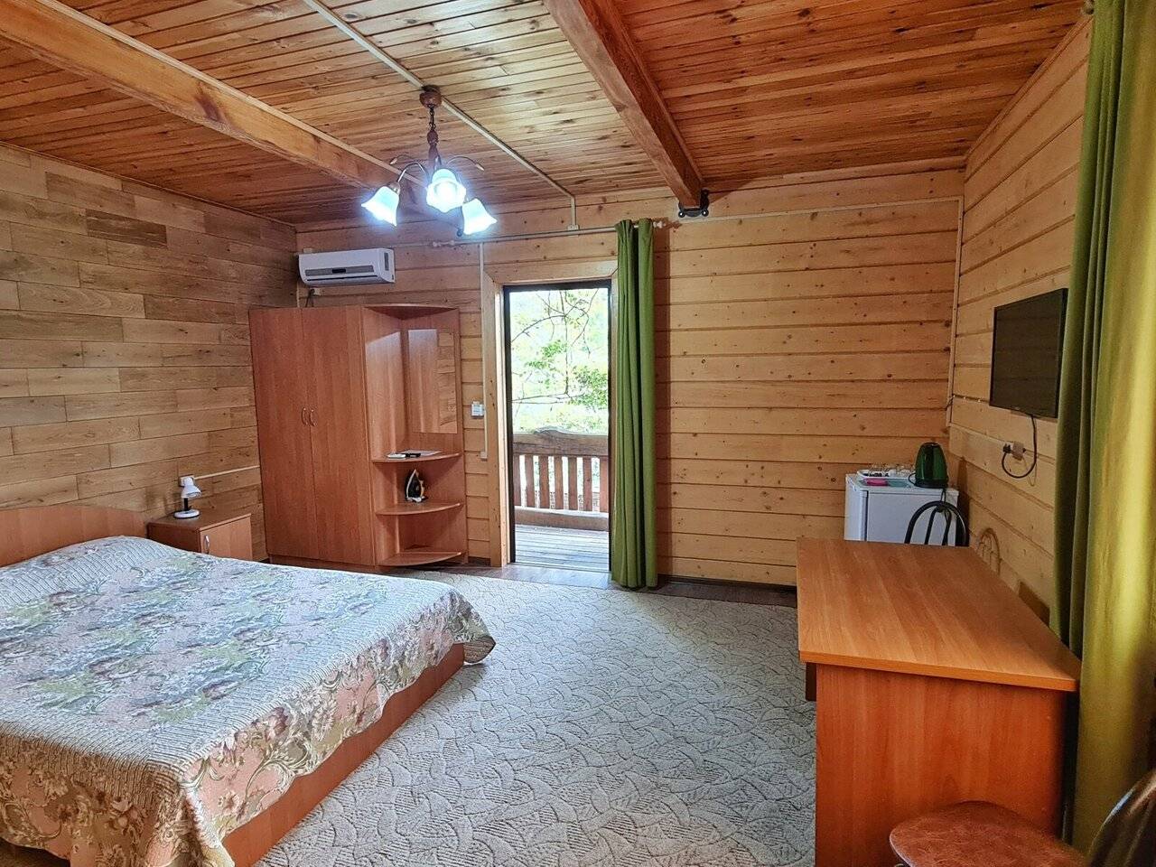 Фотографии номера Четырехместный номер в Гостевом доме Мама Джан Архипо-Осиповка