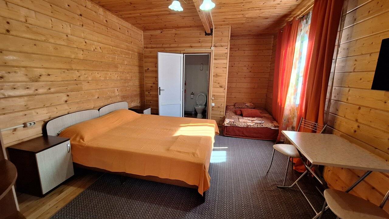 Фотографии номера Трехместный номер с раздельными кроватями в Гостевом доме Мама Джан Архипо-Осиповка