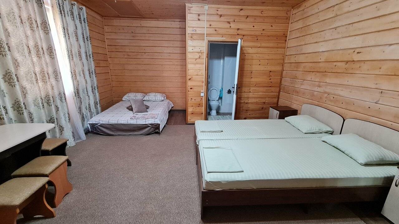 Фотографии номера Четырехместный номер с раздельными кроватями в Гостевом доме Мама Джан Архипо-Осиповка